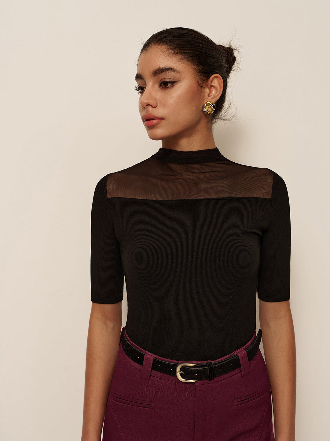 Şık Şeffaf Omuzlu Dar Kesim Kısa Kollu Tişört