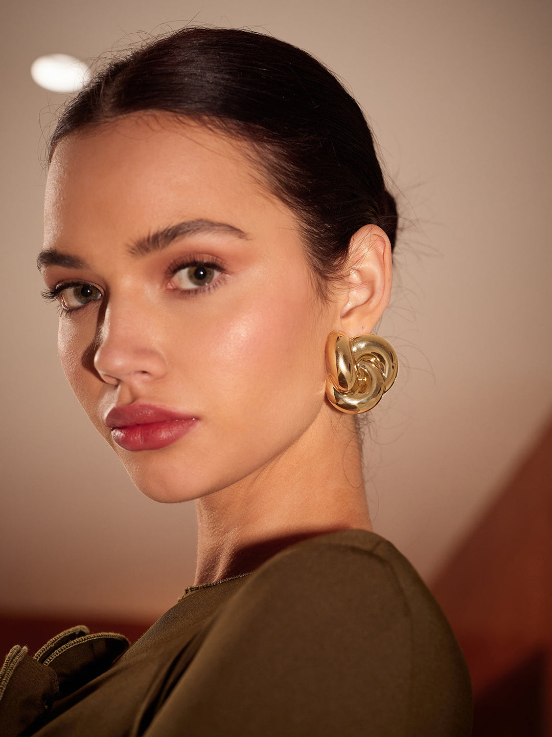 Şık Düğümlü Altın Kulak Kafesi