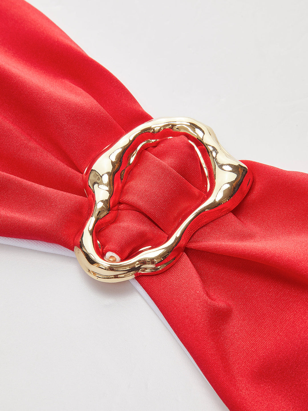 Şık Metal Aksesuarlı Fiyonk Bandeau Bikini