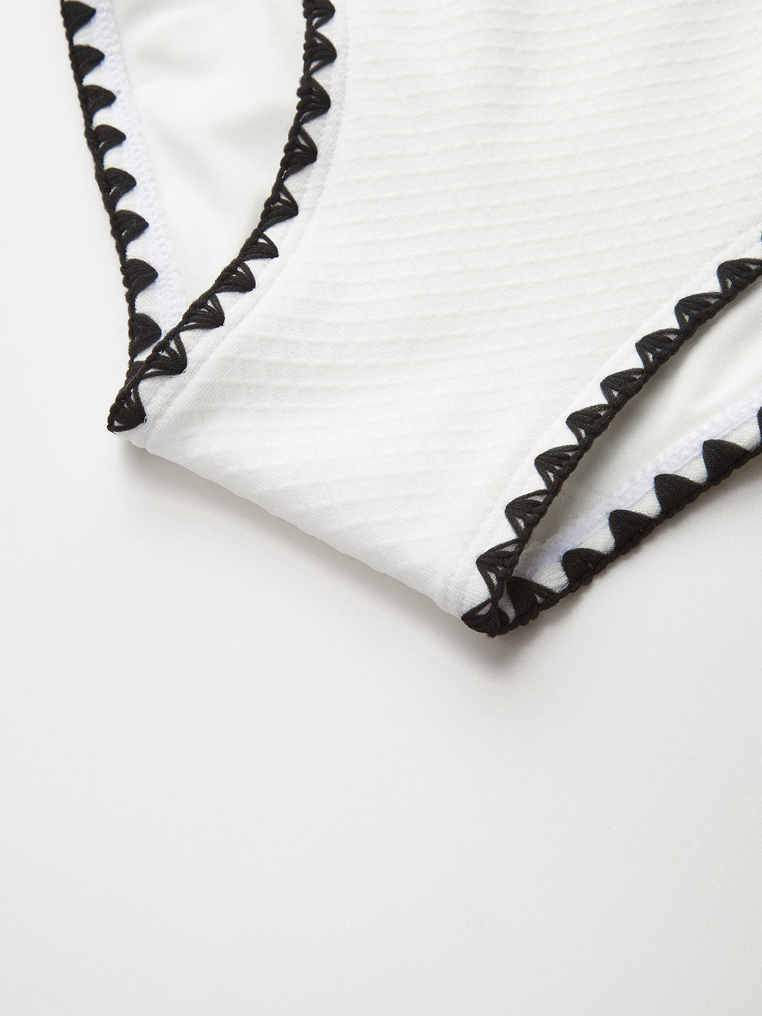 Şık Tek Omuz Kesik Mayo ile Şık Yaz Eğlencesi