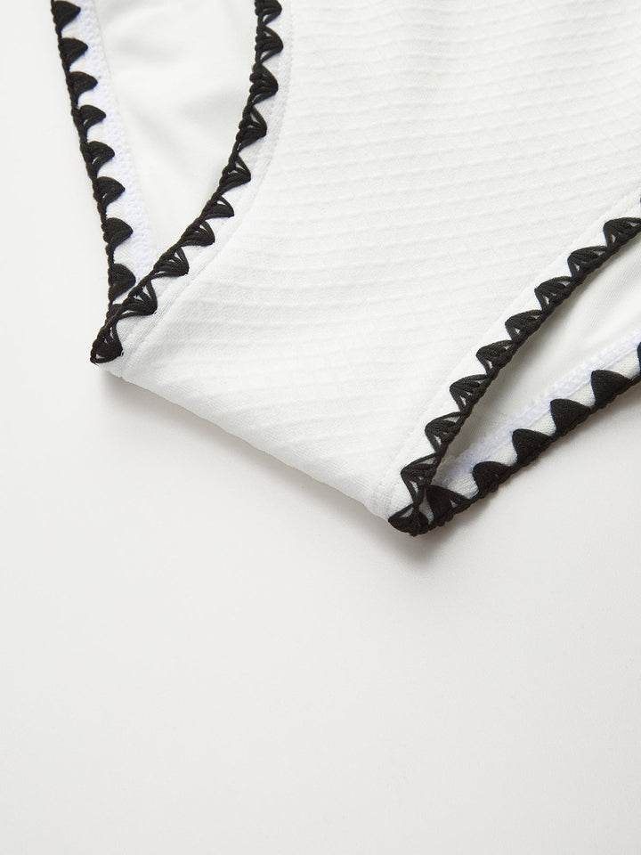 Şık Tek Omuz Kesik Mayo ile Şık Yaz Eğlencesi