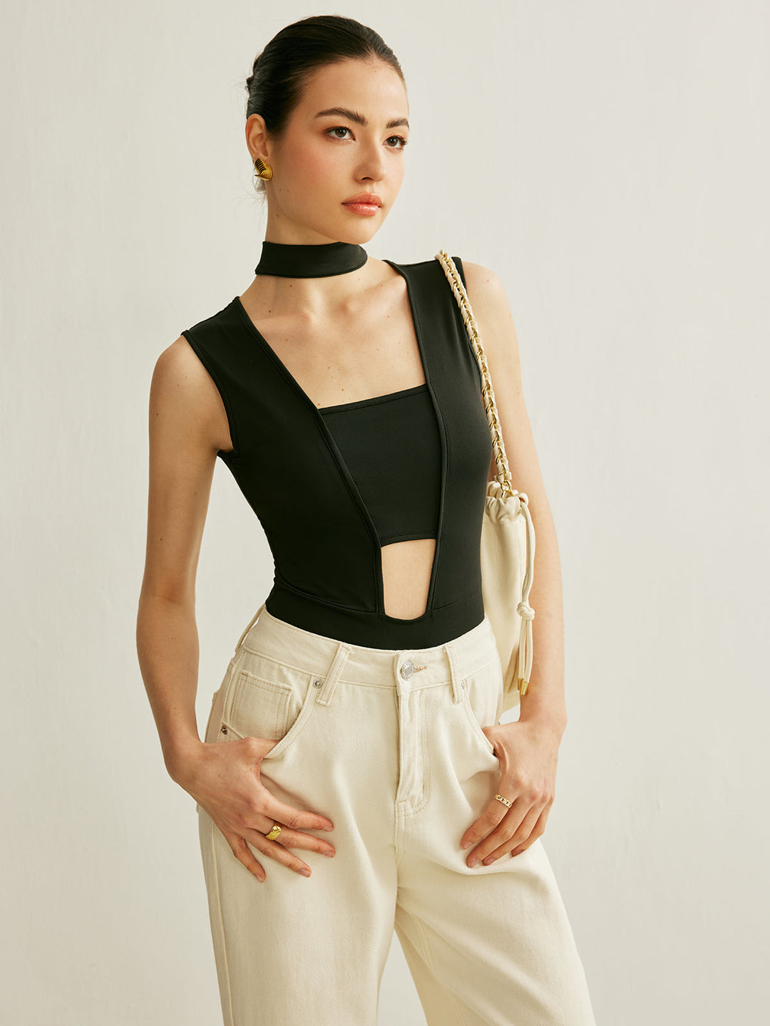 Стилен боди без ръкави с изрез за активен стил