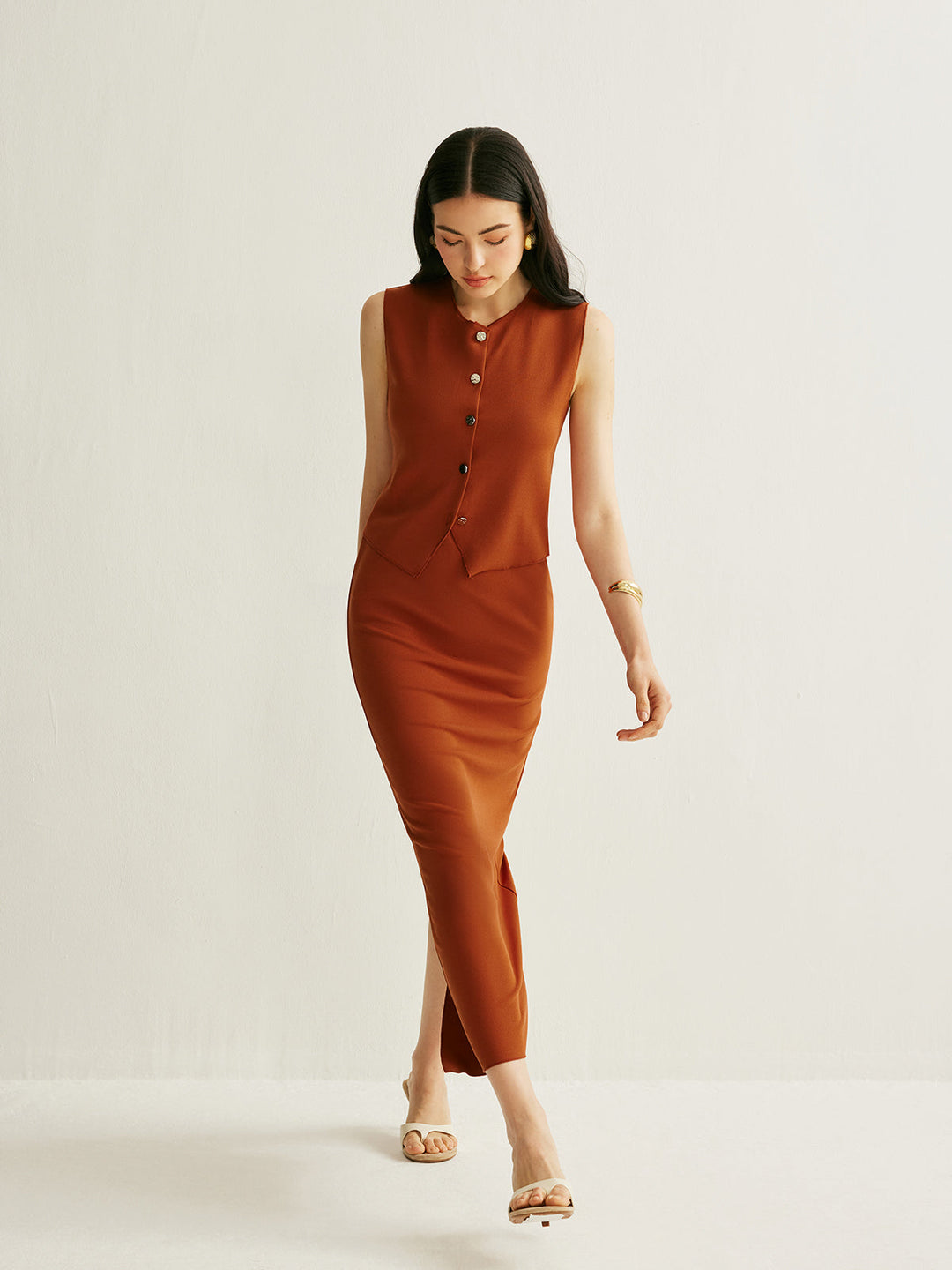 Şık Kolsuz Düğmeli Yelek ile Zahmetsiz Şıklık