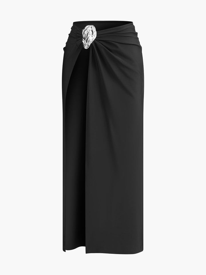 Şık Dönüş Sarong Etek, Şık Metal Aksesuarlara Sahip