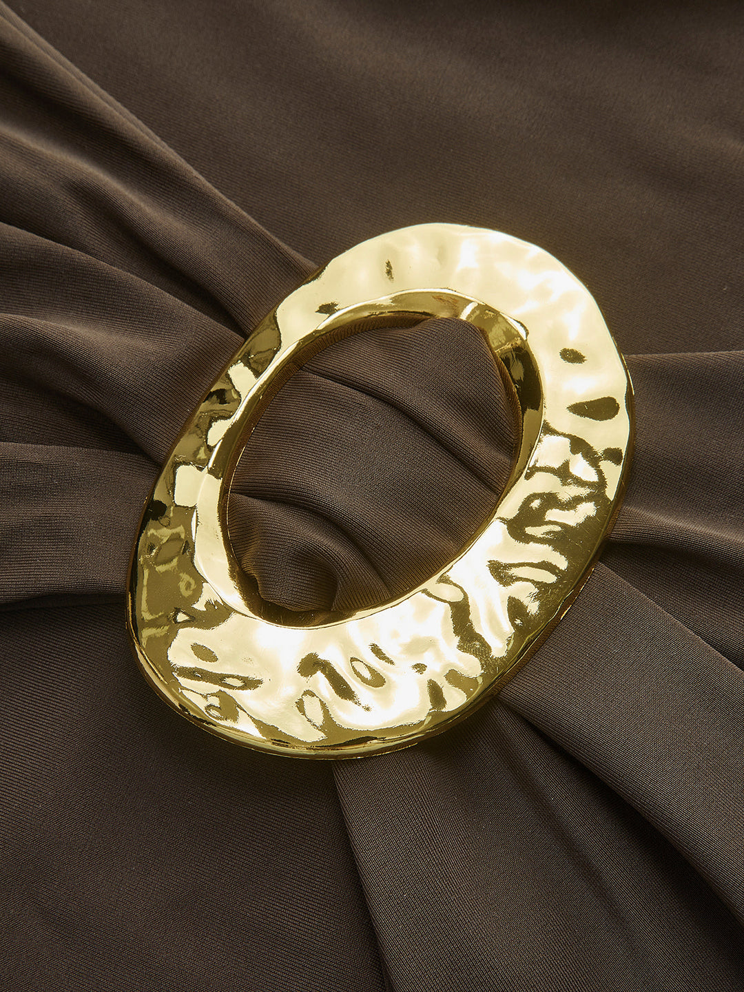 Şık Oval Yüzük Bant Bikini Takımı ve Akışkan Drapeli Etek