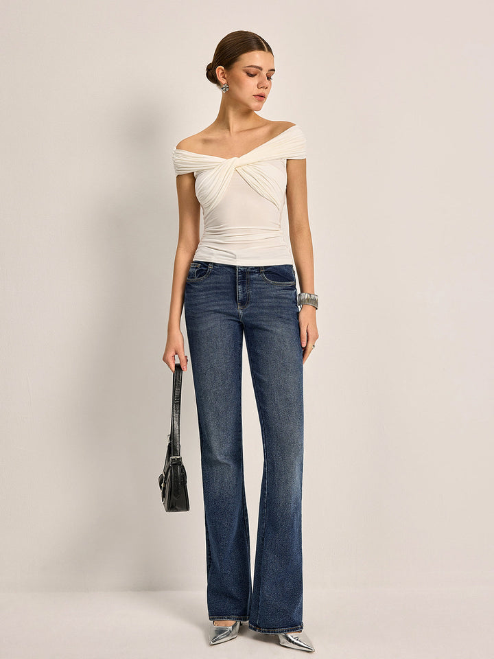 Спокоен стил с шикозен топ с голи рамене и възел