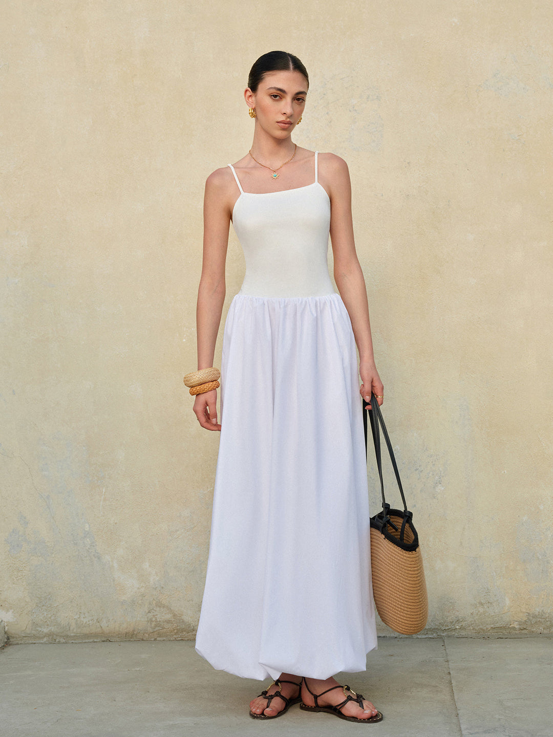 Перфектна визия със стилна балонна пола и рокля с презрамки