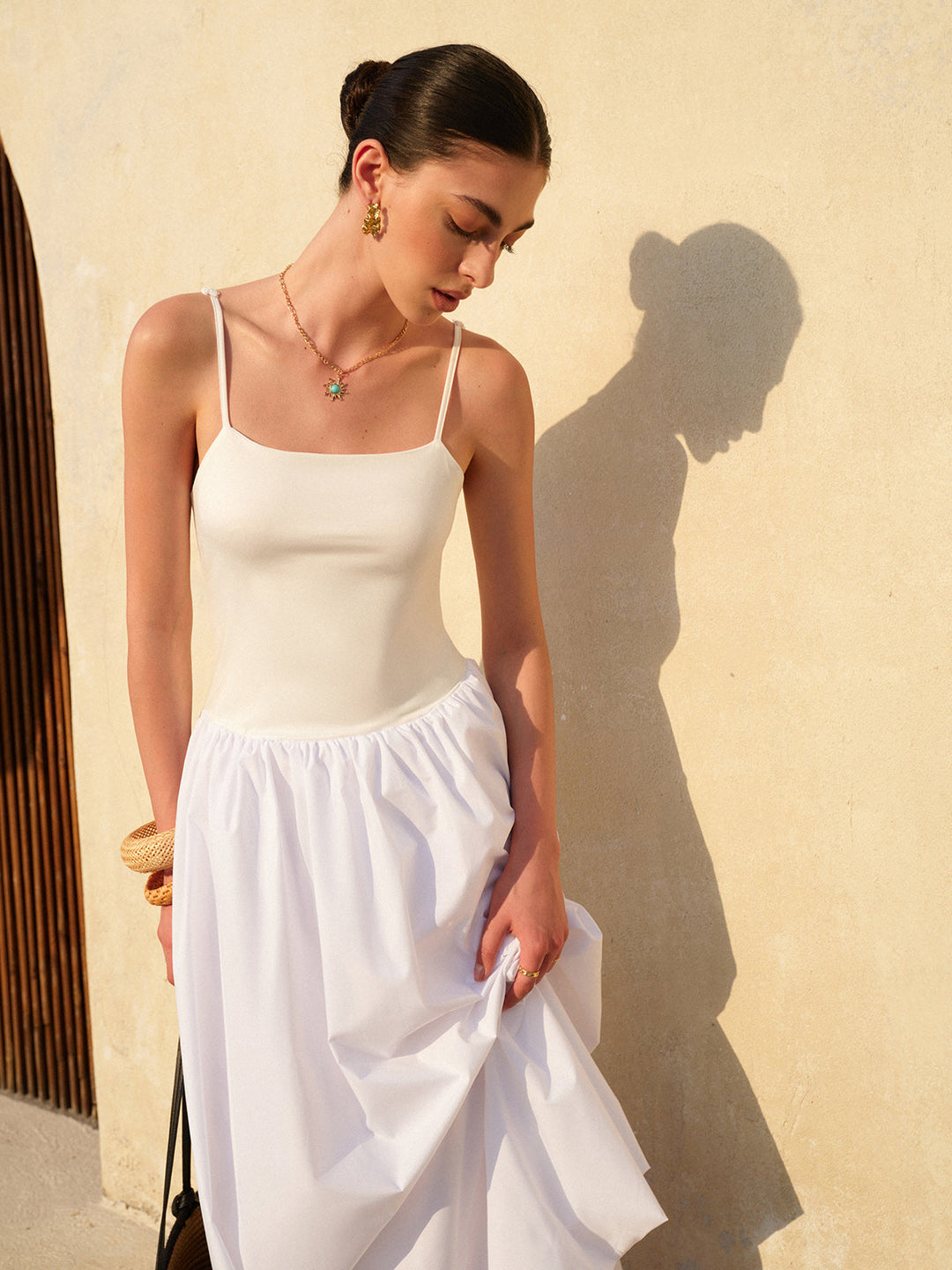 Перфектна визия със стилна балонна пола и рокля с презрамки