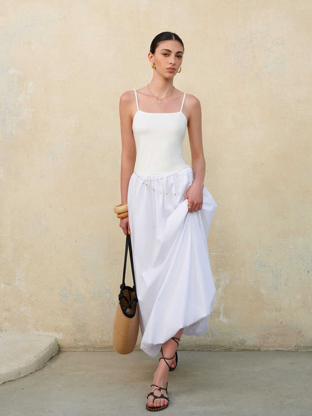 Перфектна визия със стилна балонна пола и рокля с презрамки