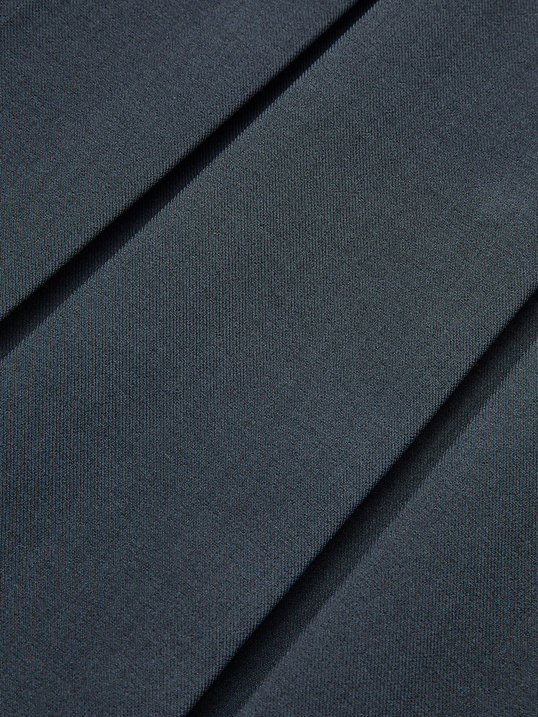 Şık Plise Elbise Şık Geniş Yaka Detayı ile