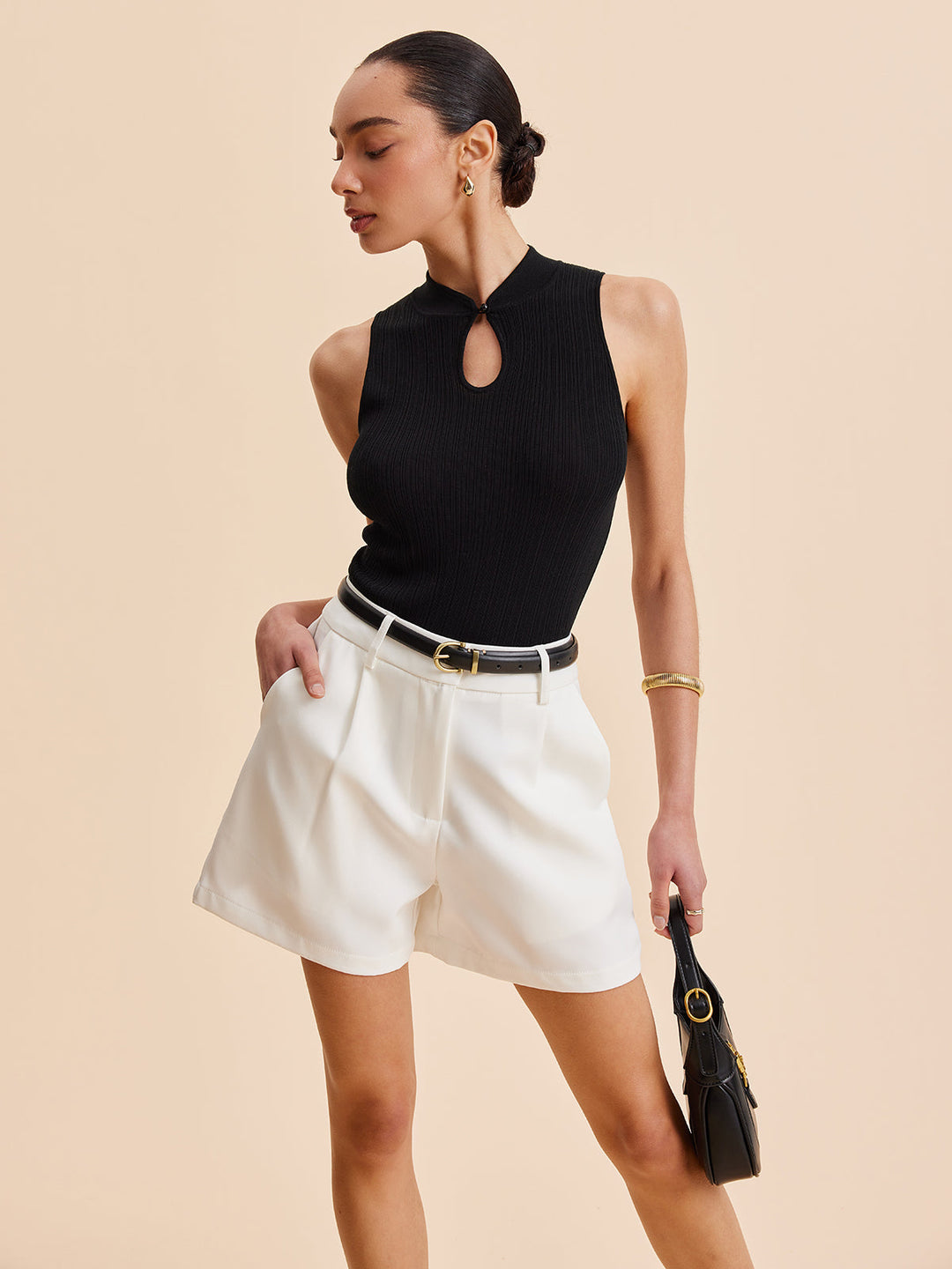 Şık Bir Görünüm İçin Mock Neck Anahtar Delikli Örgü Yelek