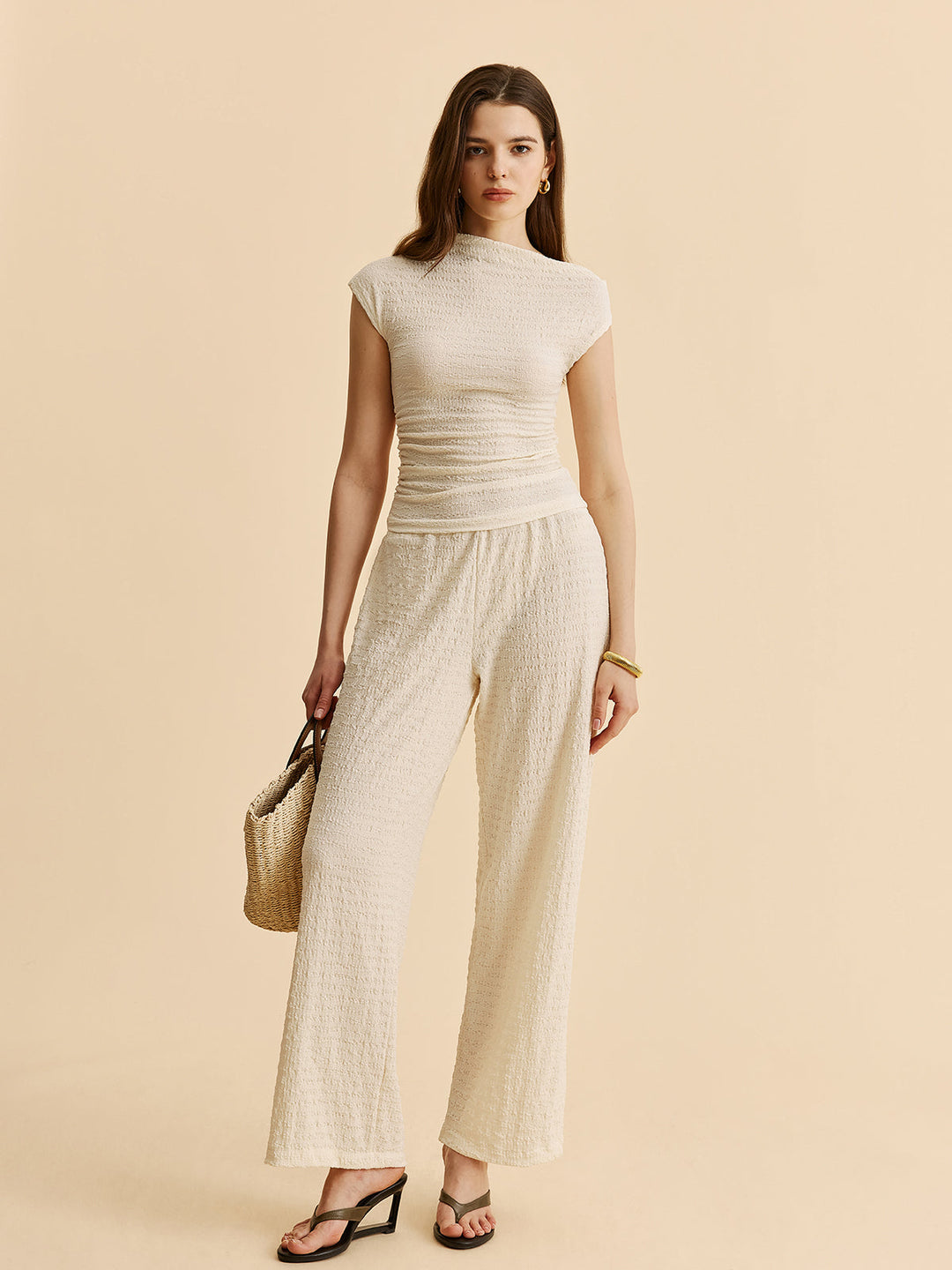 Şık Dokulu Bluz ve Rahat Geniş Paçalı Pantolon Takımı