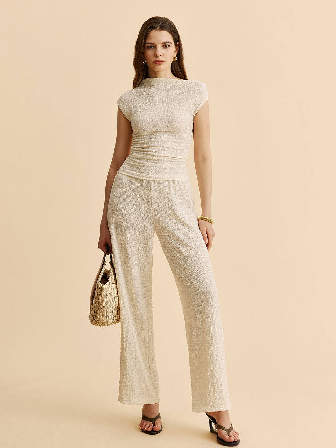 Şık Dokulu Bluz ve Rahat Geniş Paçalı Pantolon Takımı