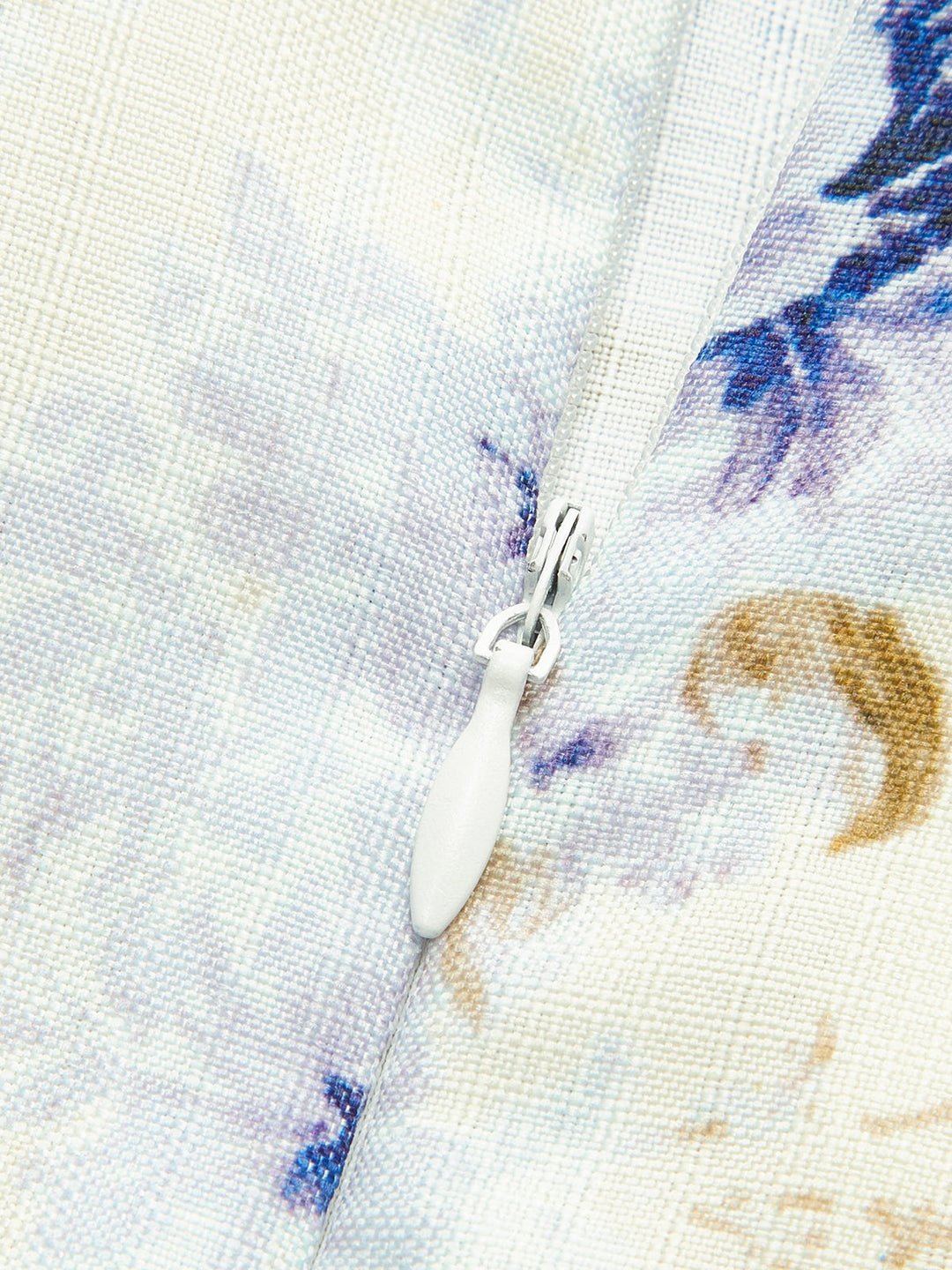 Şık Çiçek Desenli Puf Kollu Abiye Elbise ve Şık Kemeri ile