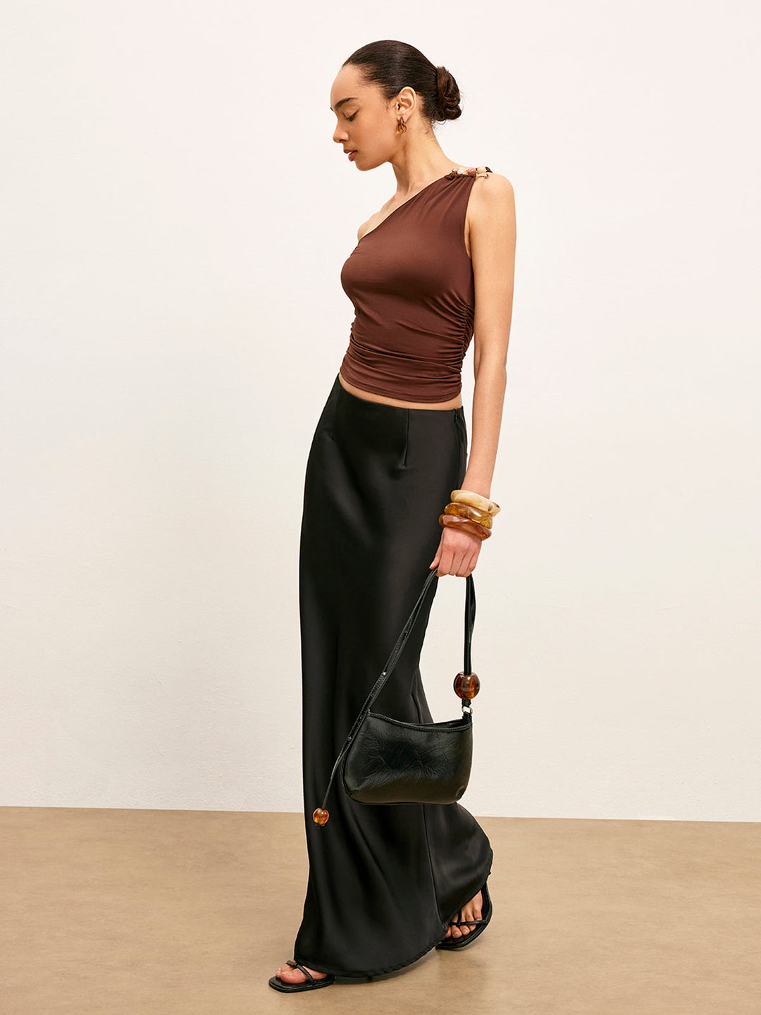 Şık Tek Omuz Sıktırılmış Üst, Şık Metal Detaylarla