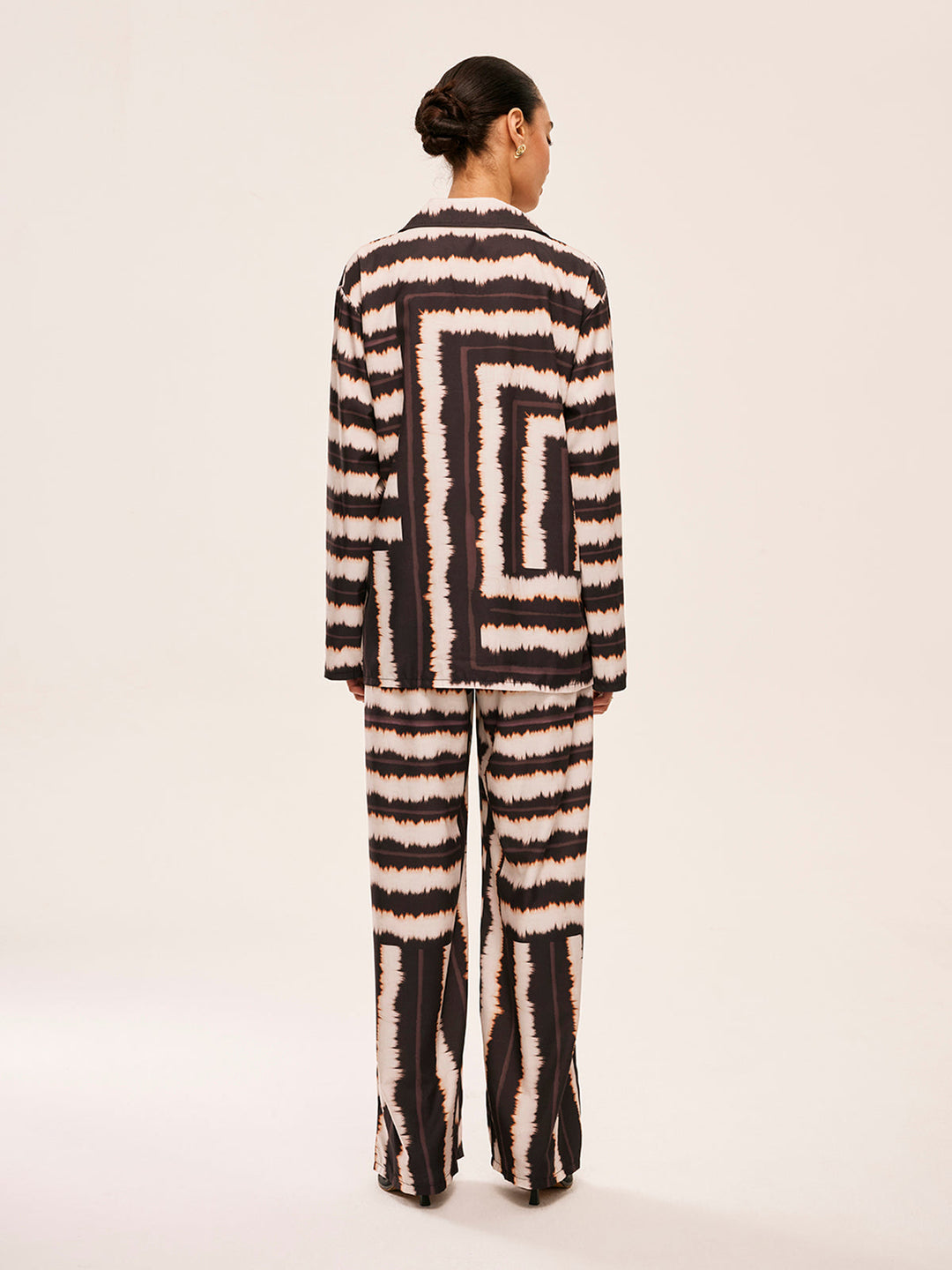 Şık Geometrik Desenli ve Cepli Renk Bloklu Pantolon Takımı