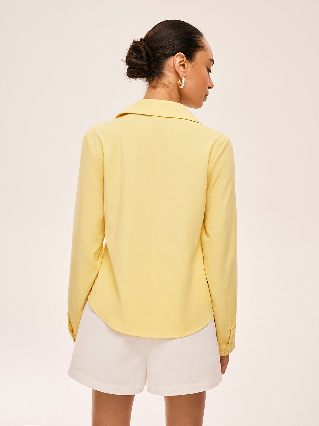 Şık Yaka Detaylı Tşört ve Bağcıklı Ön Detay