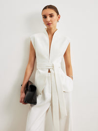 Şık Kemerli Peplum Üst ile Zahmetsiz Zarafet