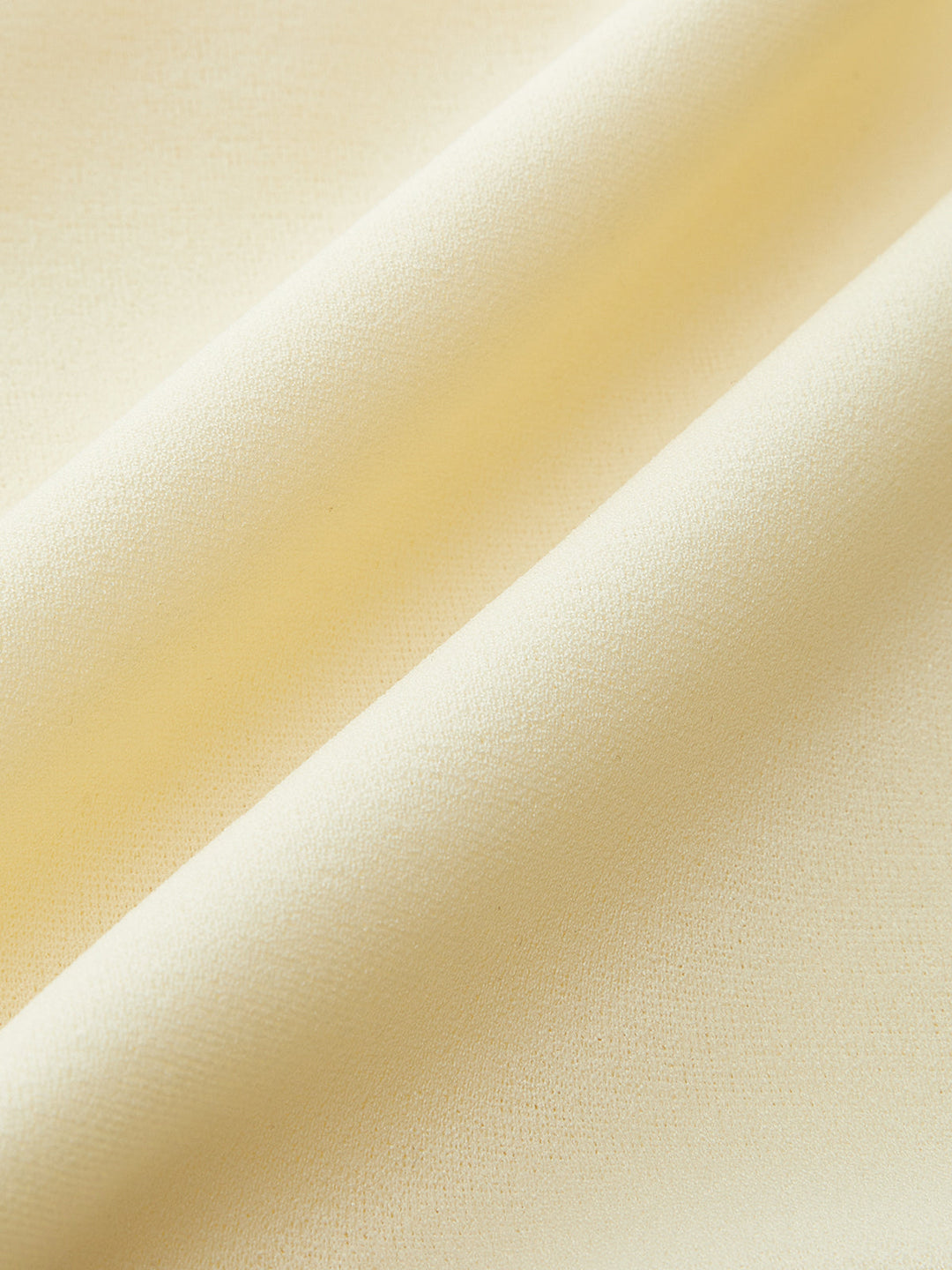 V Yaka Kısa Bluz, Asimetrik Bel ve Şık Düğme Detayları