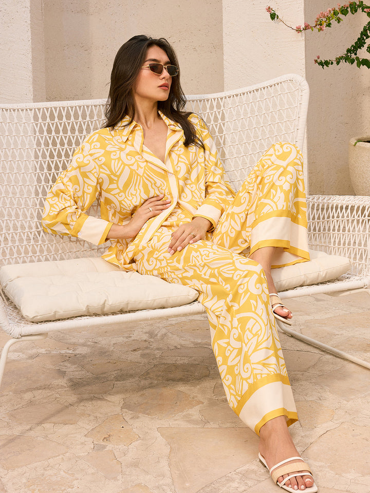 Şık ve rahat görünüm için desenli geniş gömlek