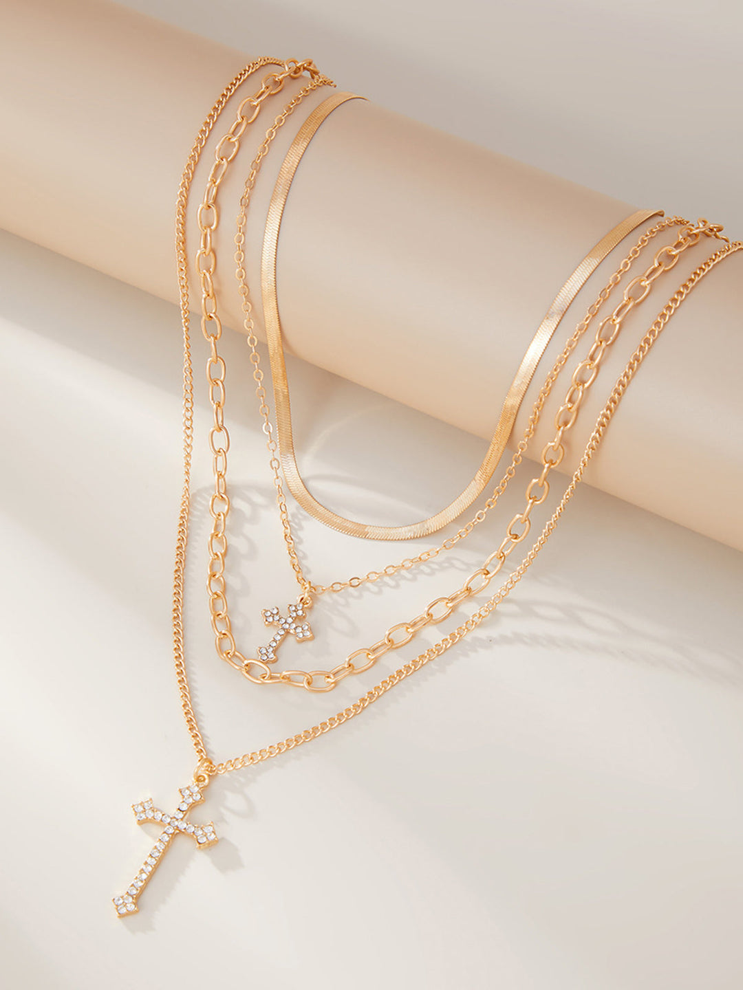 Şık Görünümlü Katmanlı Çapraz Kolye Takısı