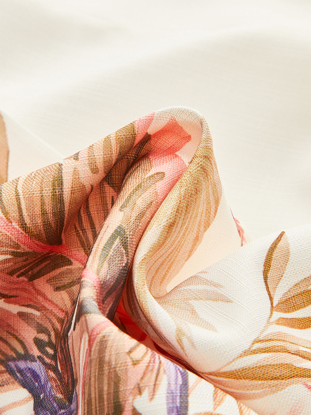 Kemerli Tropikal Baskılı Ortabel Slim Jean Shorts