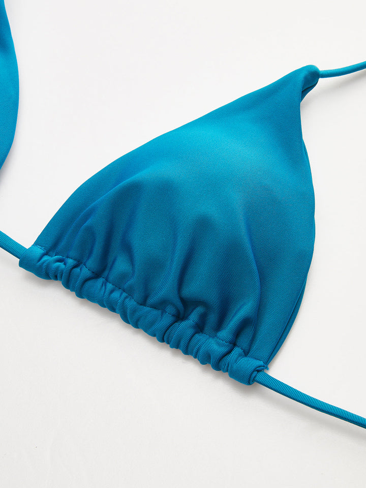 Üçgen Üst ve İki Alt Stili Bikini Takımı