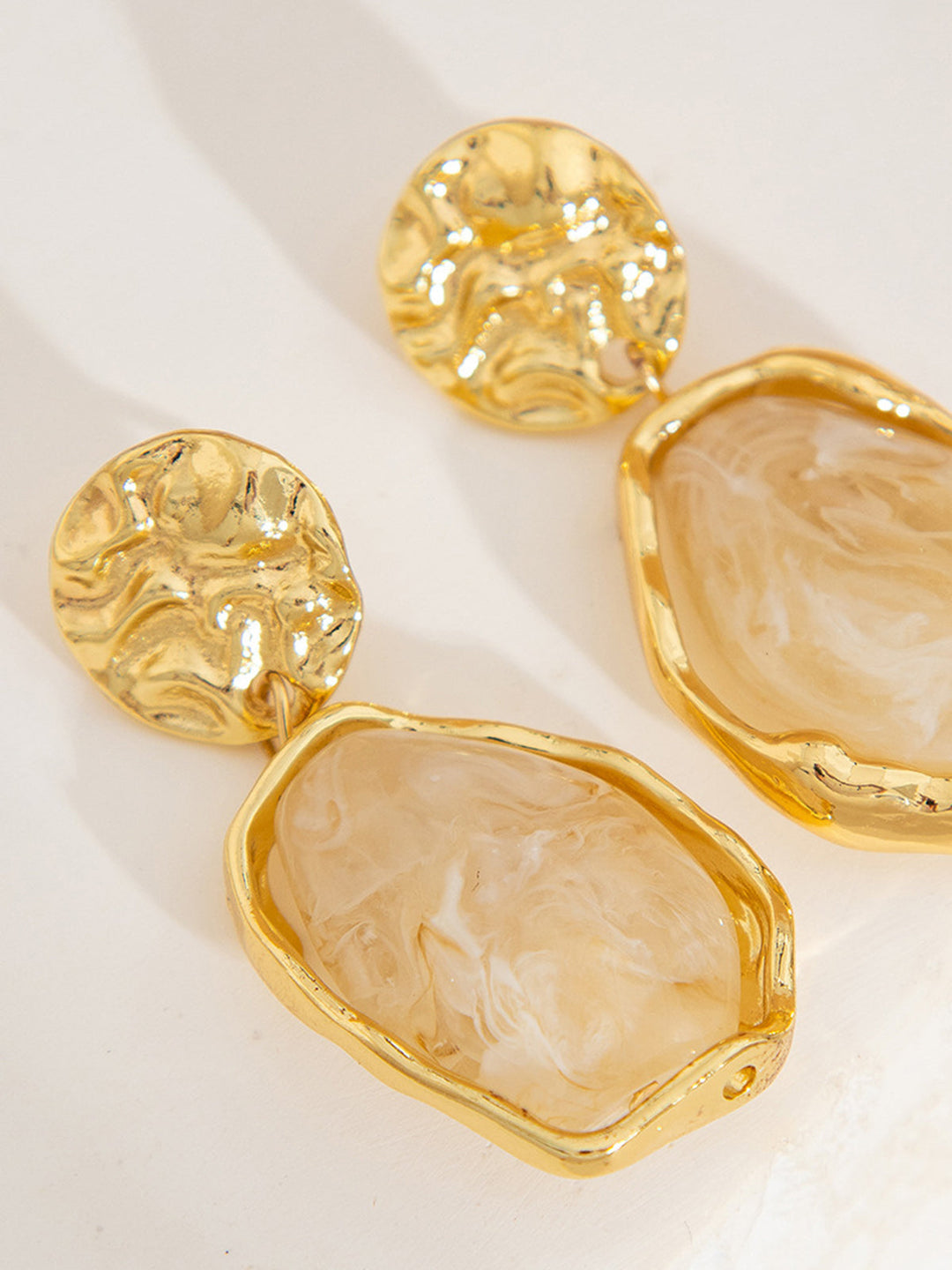 Altın Düzensiz Taş Küpe