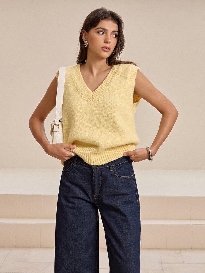 Плетена жилетка с V-образно деколте от вълнена смес