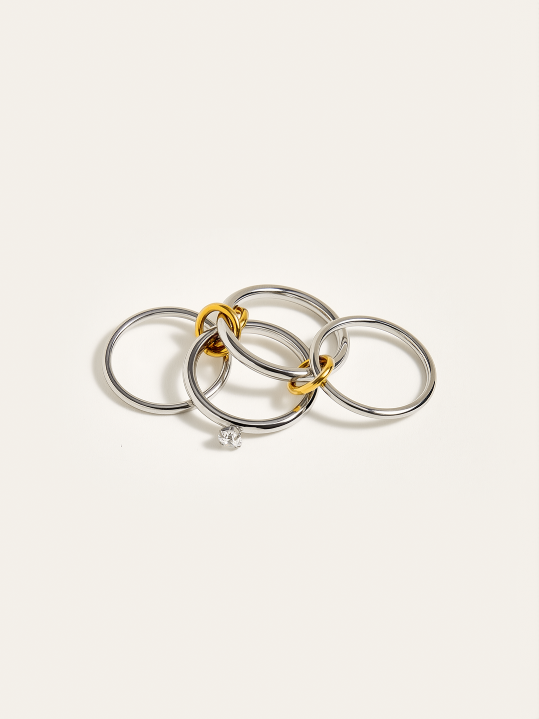 İki Renk Katmanlı Yüzük ve Elmas Detay