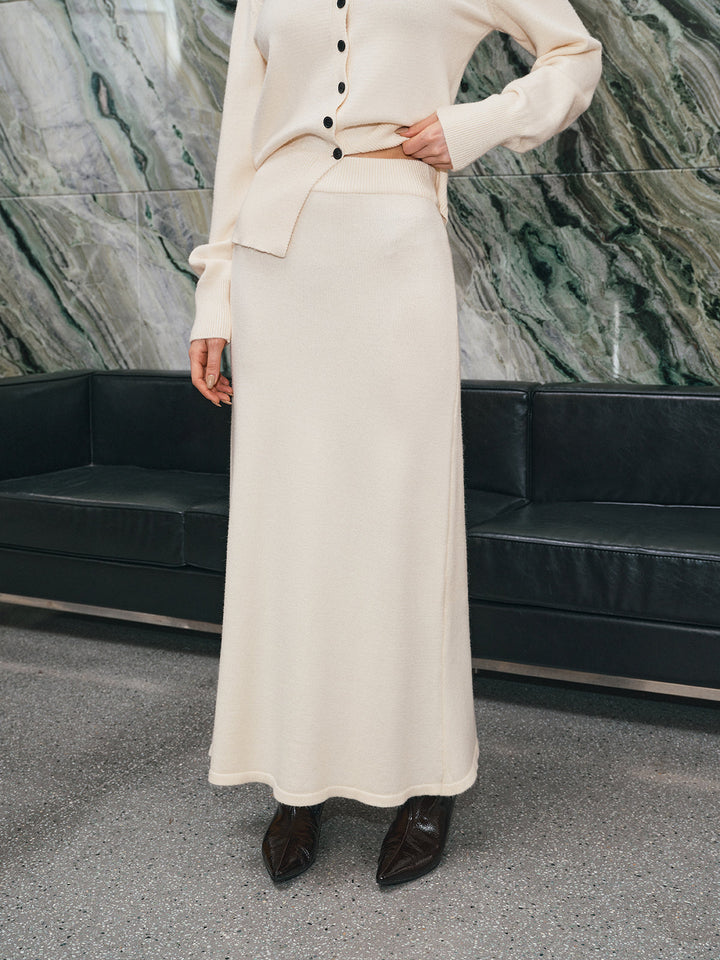 V Yaka Düğmeleri Önde Dekolte Örgü Hırka ve Maksı Etek Takımı