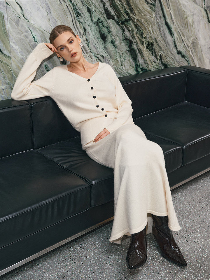 V Yaka Düğmeleri Önde Dekolte Örgü Hırka ve Maksı Etek Takımı