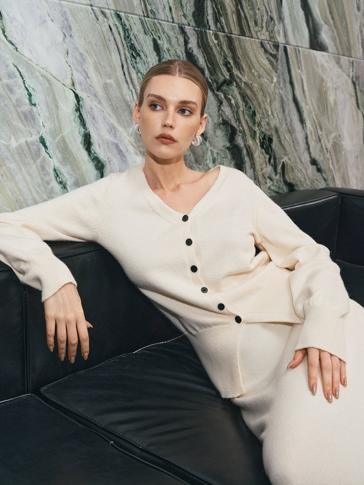 V Yaka Düğmeleri Önde Dekolte Örgü Hırka ve Maksı Etek Takımı