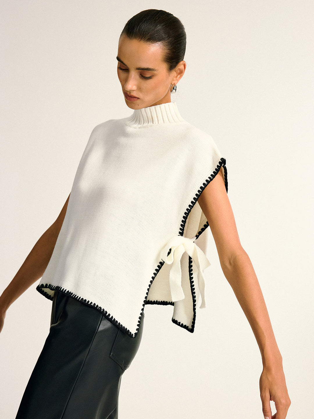 Kontrast Kenar Yan Fiyonk Yuvarlak Yaka Süveter Yelek