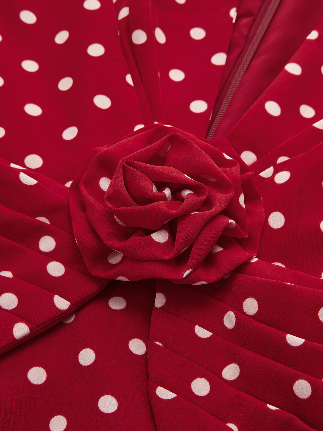 Комплект от топ и пола с шарка на точки 