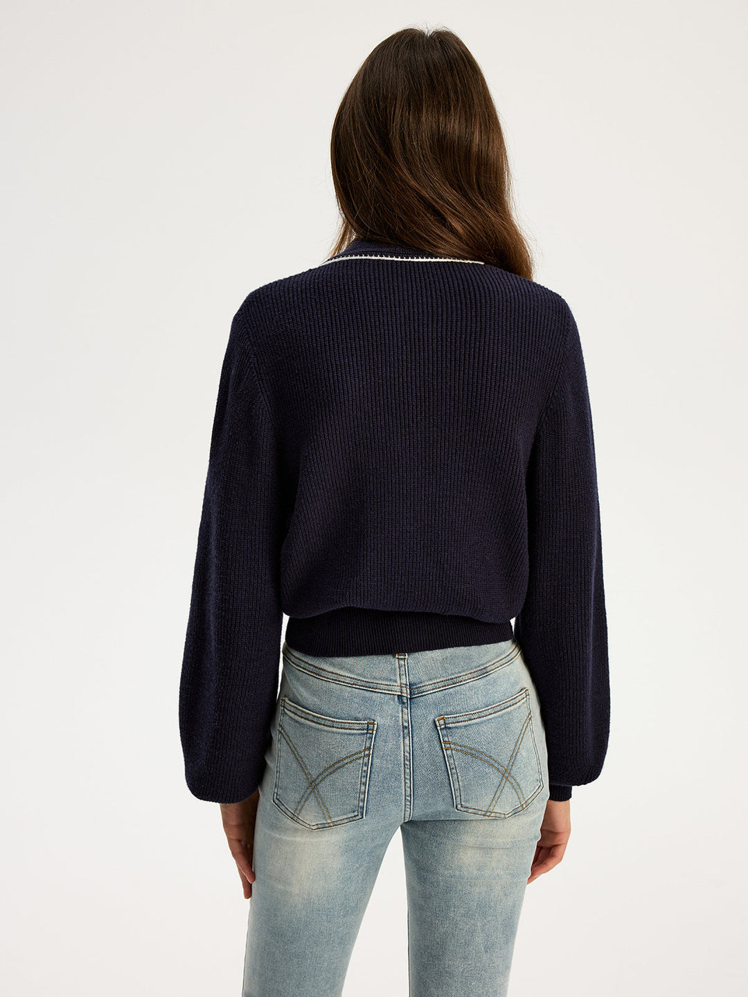 Блуза с плетена яка и копчета 