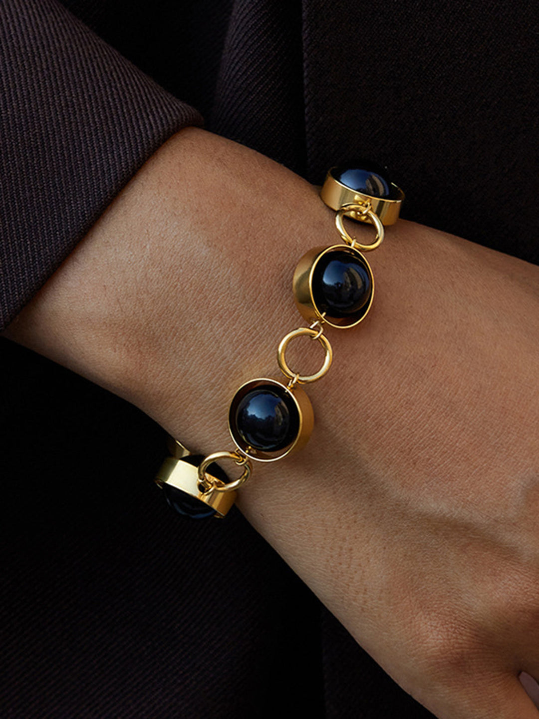 Гривна с черна катинарска катинар